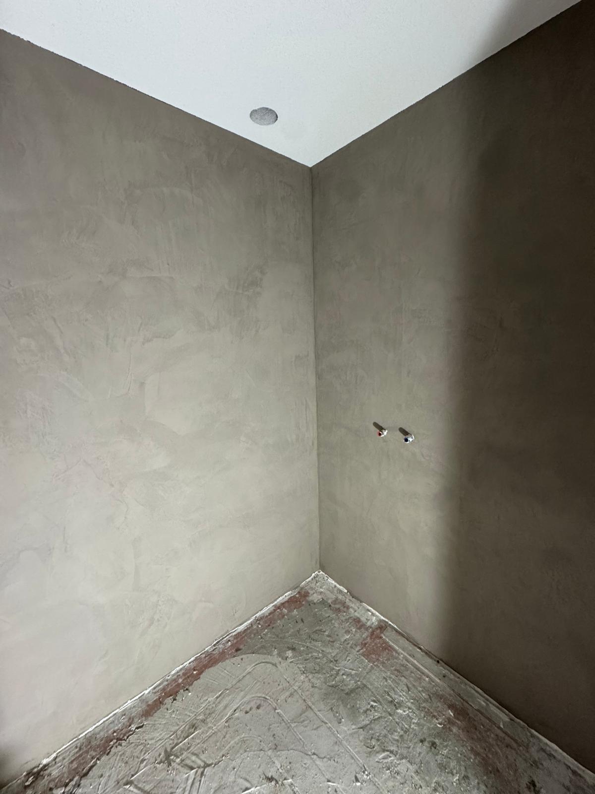 Betonciré wand met natuurlijke wolking