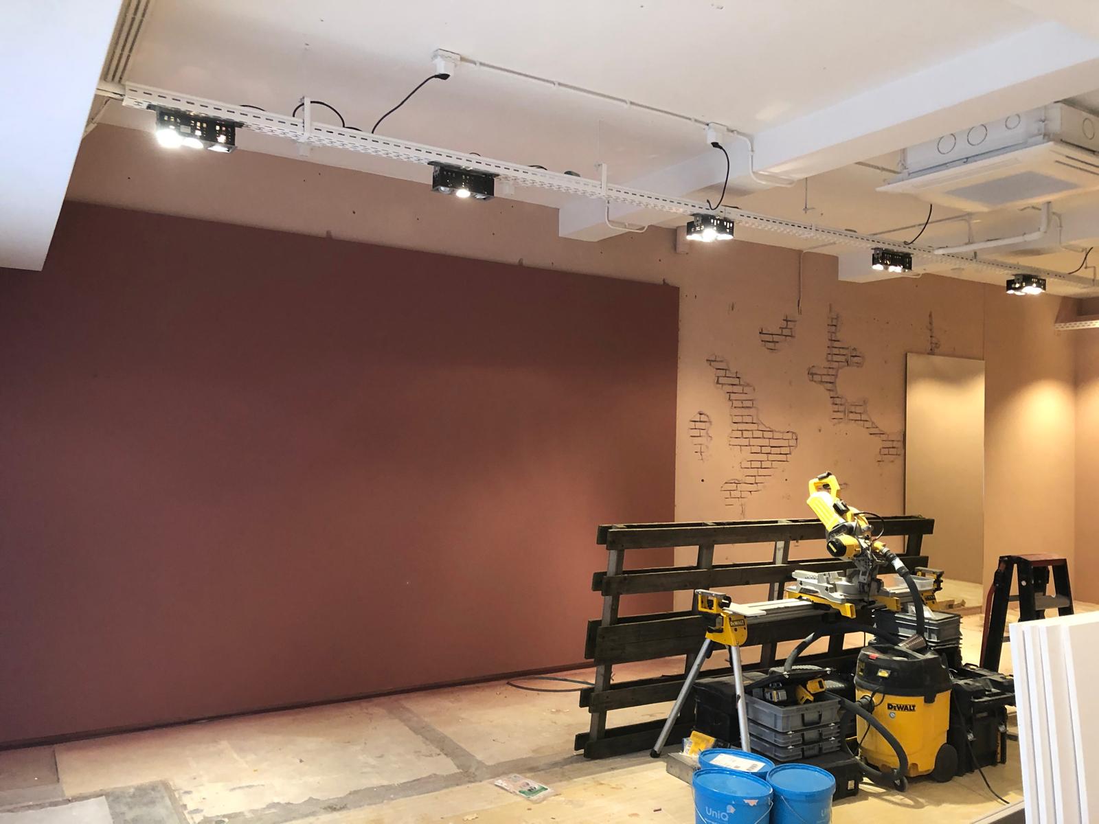 Showroom met sfeervolle wandafwerking