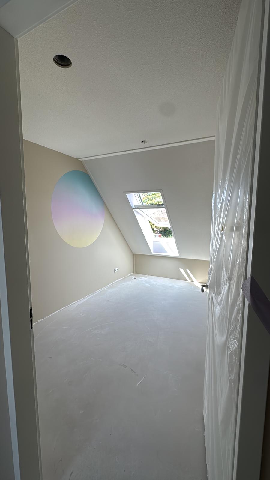 Zolderkamer met accentwand