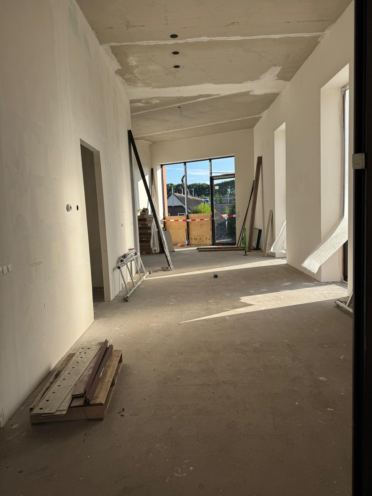 Nieuwbouw benedenverdieping gestuukt