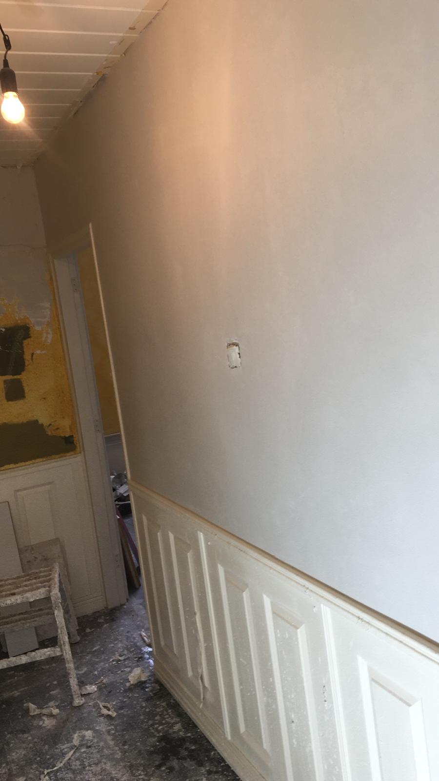 Renovatie hal met lambrisering
