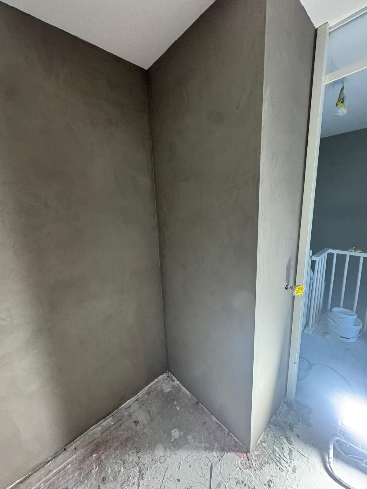 Nis in warm grijze betonciré