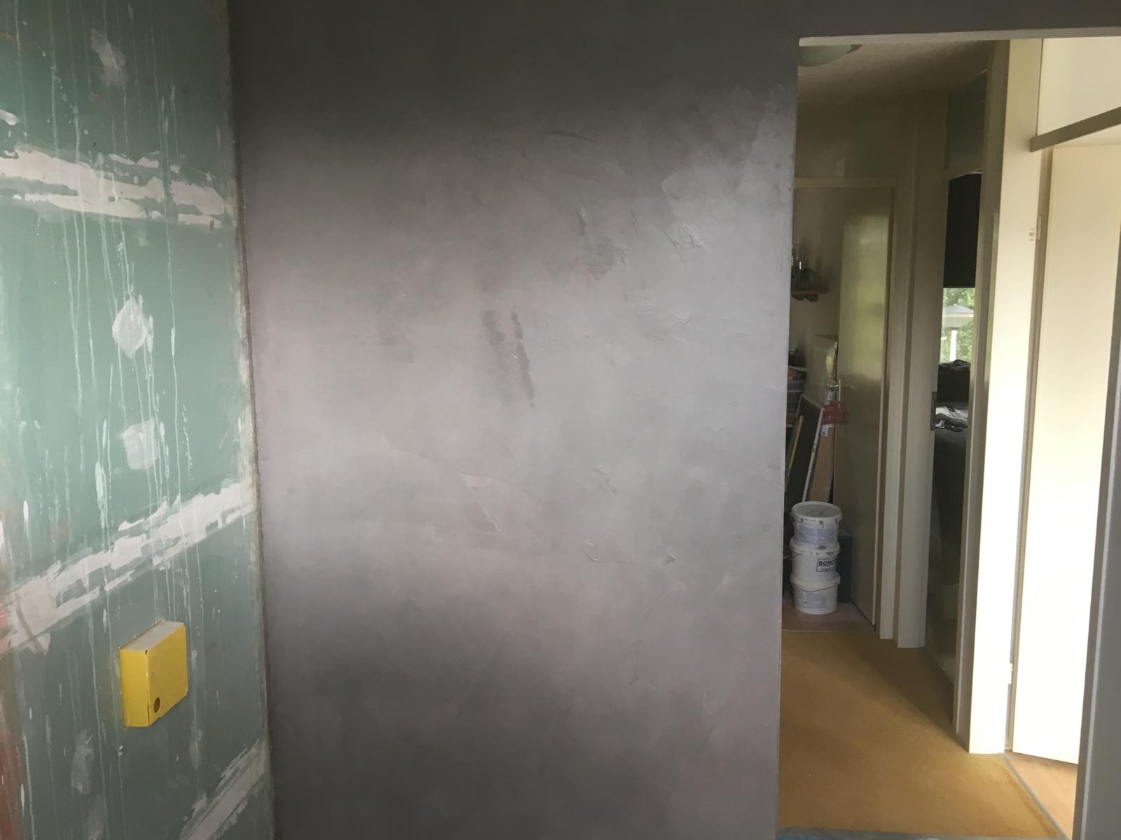 Sfeervolle wand in warm grijs