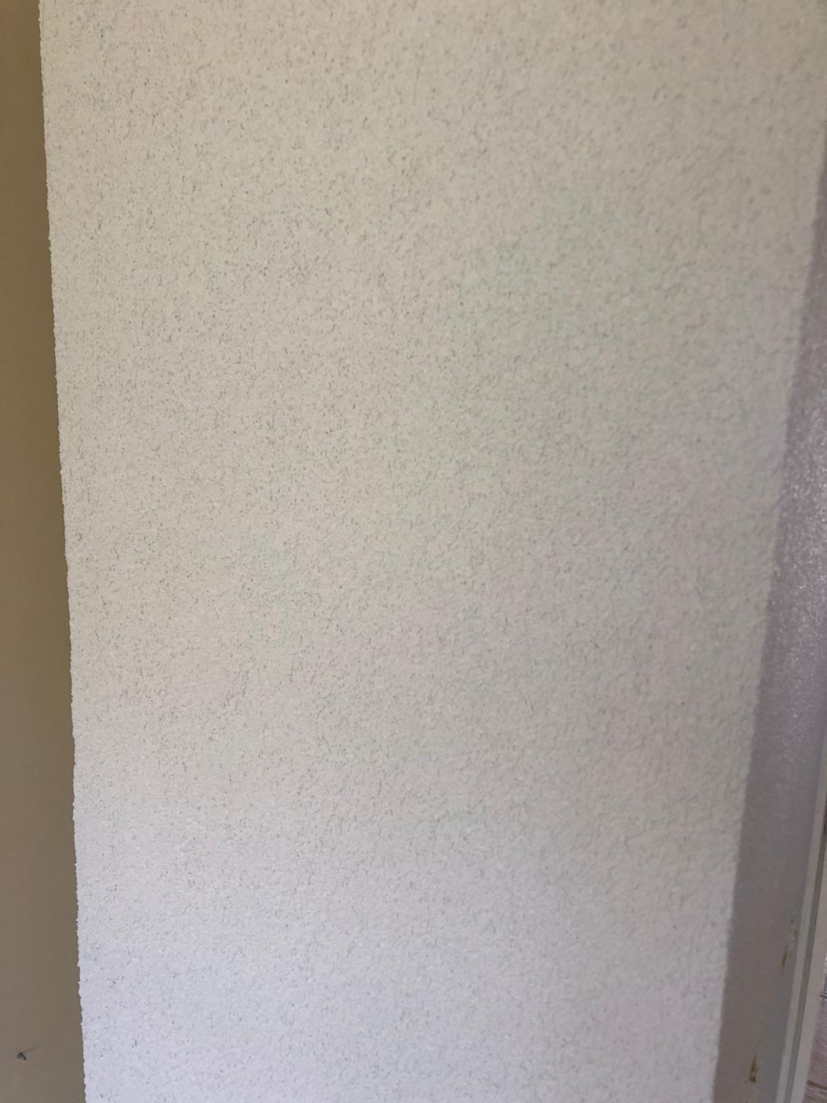 Fijne spuitstructuur op wand