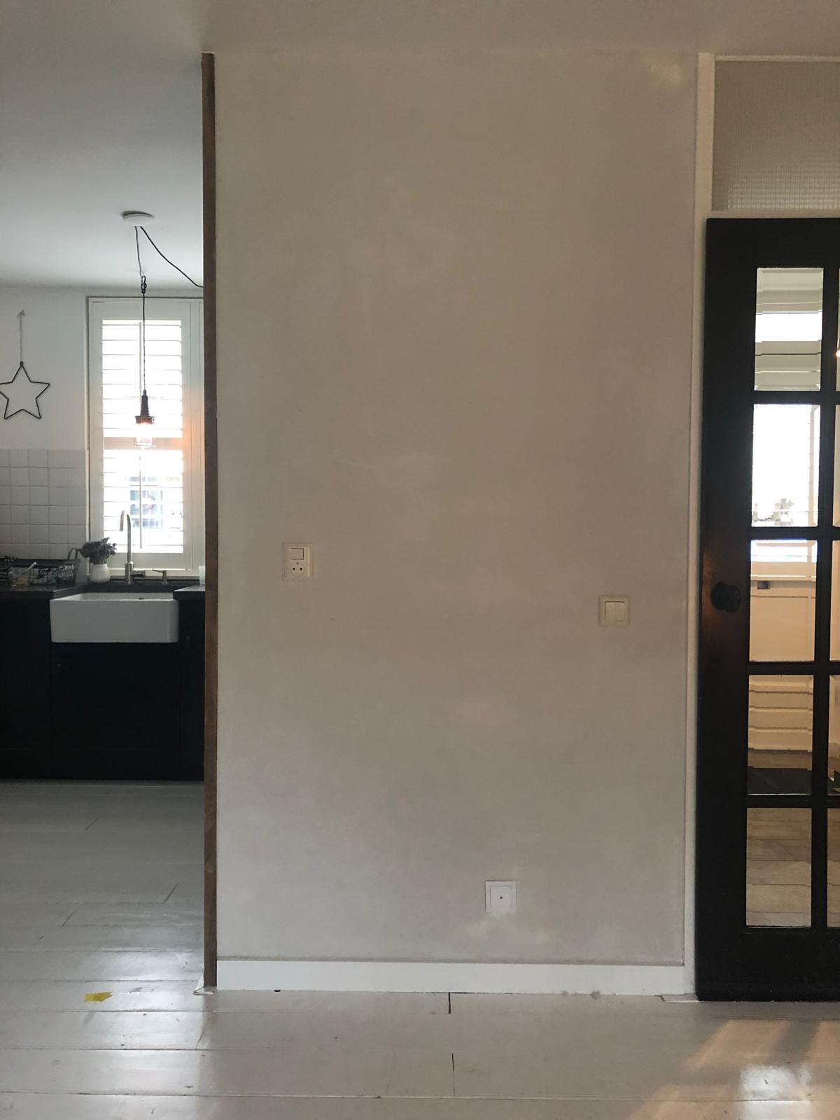 Woonkamerwand met naadloze afwerking